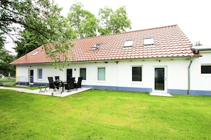Stugans exteriör [sommar]