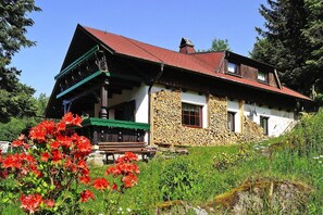 Außenseite Ferienhaus [Sommer]
