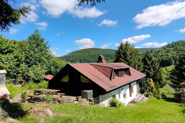Außenseite Ferienhaus [Sommer]