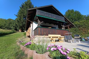 Außenseite Ferienhaus [Sommer]