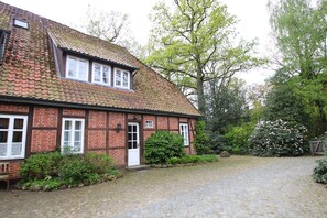 Stugans exteriör [sommar]