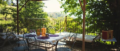 La terrasse privative ombragée..