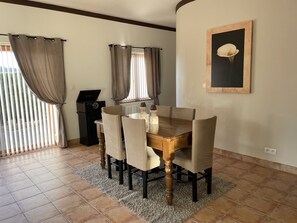 Open plan dining area, sits 6 people.