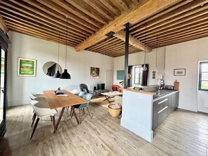Large living room, open plan kitchen, newly decorated, Convent from the 16°. 