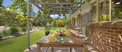 Garden Views | Outdoor Entertaining 