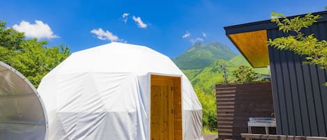 [7] Dome tent with hot spring 3 double beds Exterior