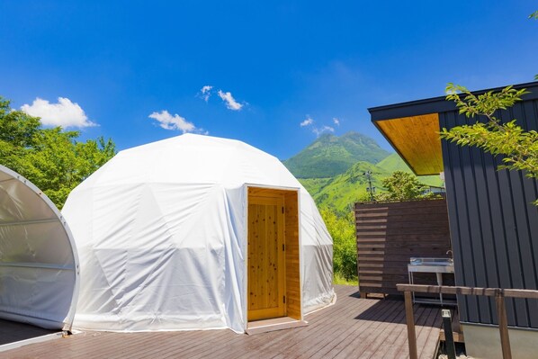 [7] Dome tent with hot spring 3 double beds Exterior