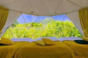 [7] Dome tent with hot spring 3 double beds room image