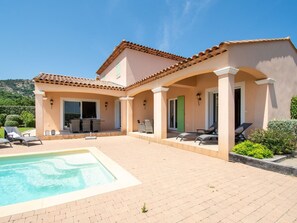 Außenseite Ferienhaus [Sommer]