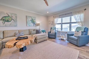 Living Room | Board Games | Dog Friendly w/ Fee (2 Dogs Max) | 4th Floor