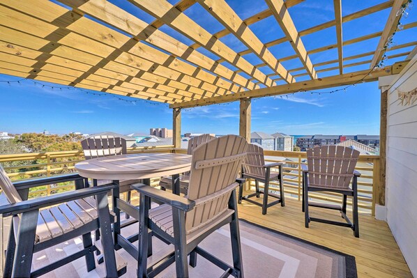 Carolina Beach Vacation Rental | 4BR | 4.5BA | 2,656 Sq Ft | Step-Free Access