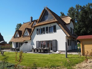 Außenseite Ferienhaus [Sommer]