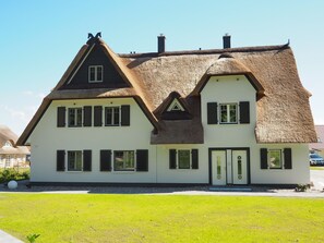 Außenseite Ferienhaus [Sommer]