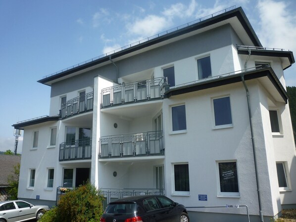 Außenseite Ferienhaus [Sommer]