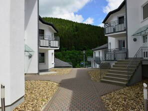 Stugans exteriör [sommar]