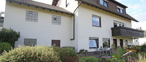 Außenseite Ferienhaus [Sommer]