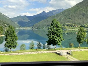 Stugans exteriör [sommar]