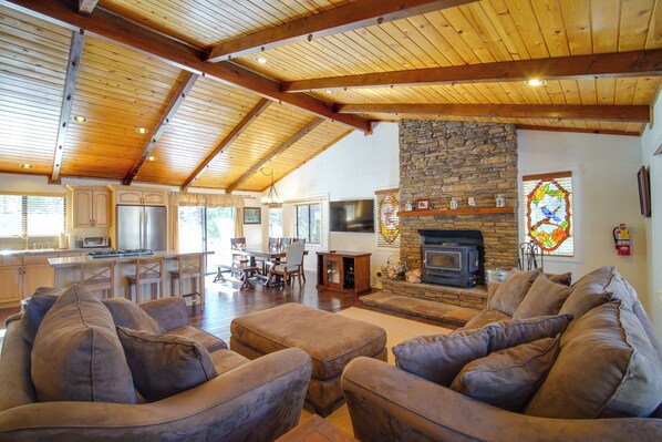 Big Bear Vacation Rental | 4BR | 3BA | 1,956 Sq Ft | Stairs Required to Access