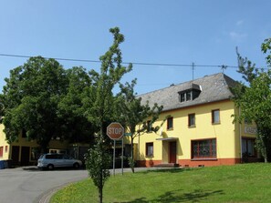 Außenseite Ferienhaus [Sommer]