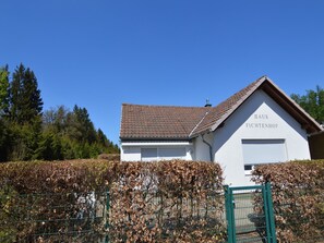 Außenseite Ferienhaus [Sommer]
