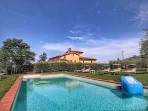 Schwimmbad des Ferienhauses