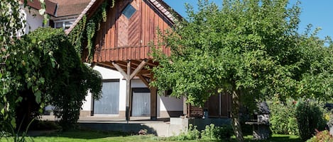 Außenseite Ferienhaus [Sommer]