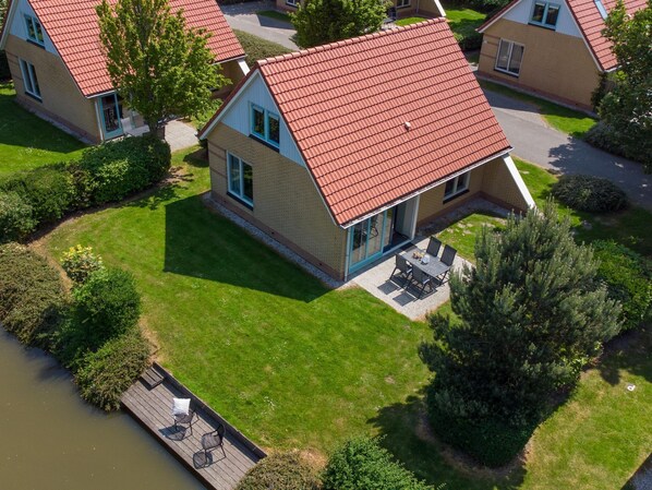 Außenseite Ferienhaus [Sommer]