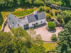 Setting | Shute Cottage, Manorbier