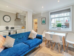Open plan living space | Molokai Snug, Scarborough