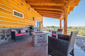 Enjoy ample seating around the fire pit!