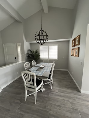 Dining room with seating for 6