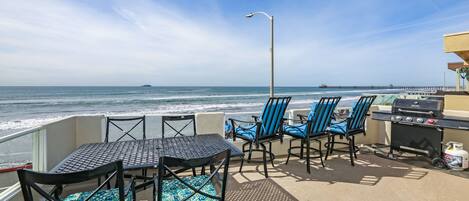 Outdoor dining amongst the waves