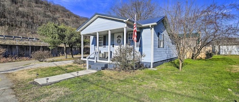 Charleston Vacation Rental | 3BR | 1BA | Stairs Required | 1,000 Sq Ft