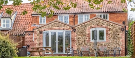 Owl Cottage: The cottage from the rear elevation