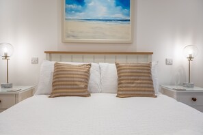 Owl Cottage, Great Snoring: Master bedroom detail