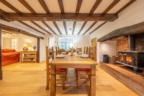 Owl Cottage, Great Snoring: The dining area with beamed ceiling and inglenook fireplace