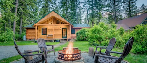 Nestled among pine trees of the Ponderosa is our Idyllic Rustic Modern Log Cabin