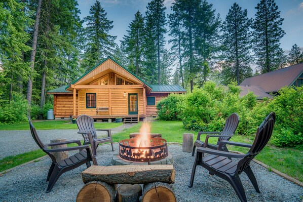 Nestled among pine trees of the Ponderosa is our Idyllic Rustic Modern Log Cabin