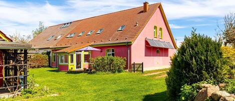 Außenseite Ferienhaus [Sommer]