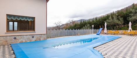 Holiday Home Swimming Pool