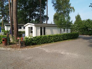 Stugans exteriör [sommar]