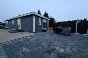 Stugans exteriör [sommar]