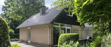 Außenseite Ferienhaus [Sommer]