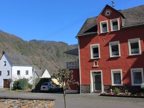 Außenseite Ferienhaus [Sommer]