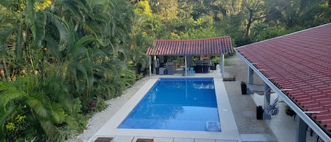 pool,outdoor kitchen, courtyard 