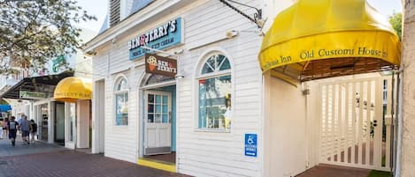 Smallest Bar on Duval Street|Property Entrance Gate