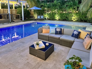 Cozy sectional near pool, great area for families and entertaining! (outdoor TV)