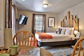 Queen sized bed, extra blankets, Roku TV and plenty of locally inspired charm.