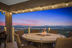 The balcony is equipped with a premium gas grill, perfect for preparing meals while taking in the mountain scenery 