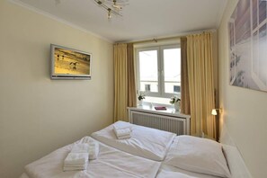 Schlafzimmer mit Doppelbett